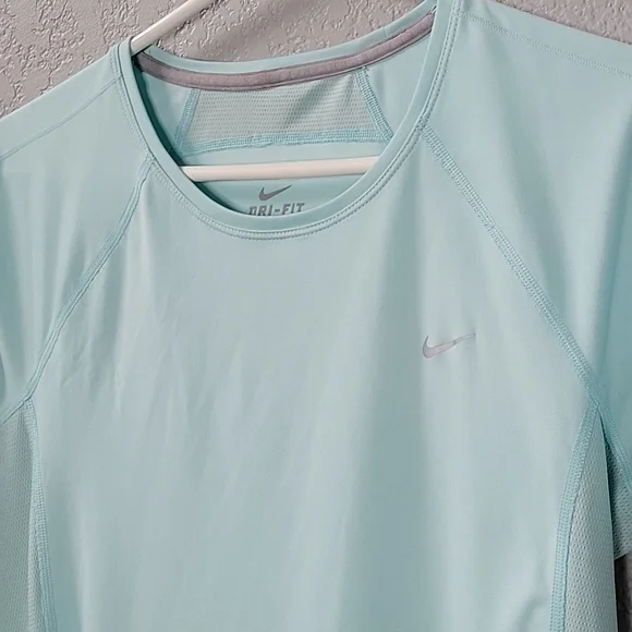 Nike Dri-Fit Light Blue Shortsleeve Teeshirt - Picture 2 of 8